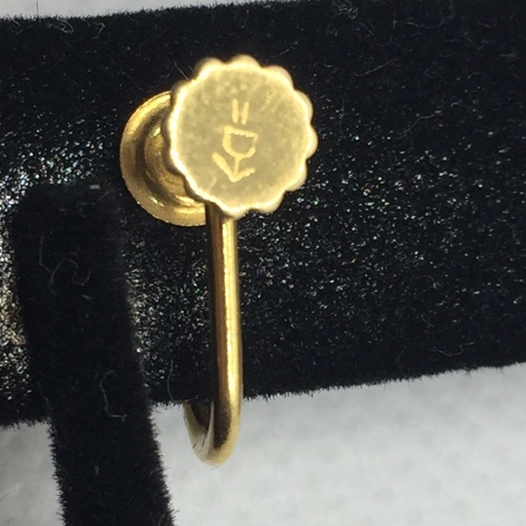 14KT GOLD & Pearl ScrewBack Earrings - Picture 4 of 5